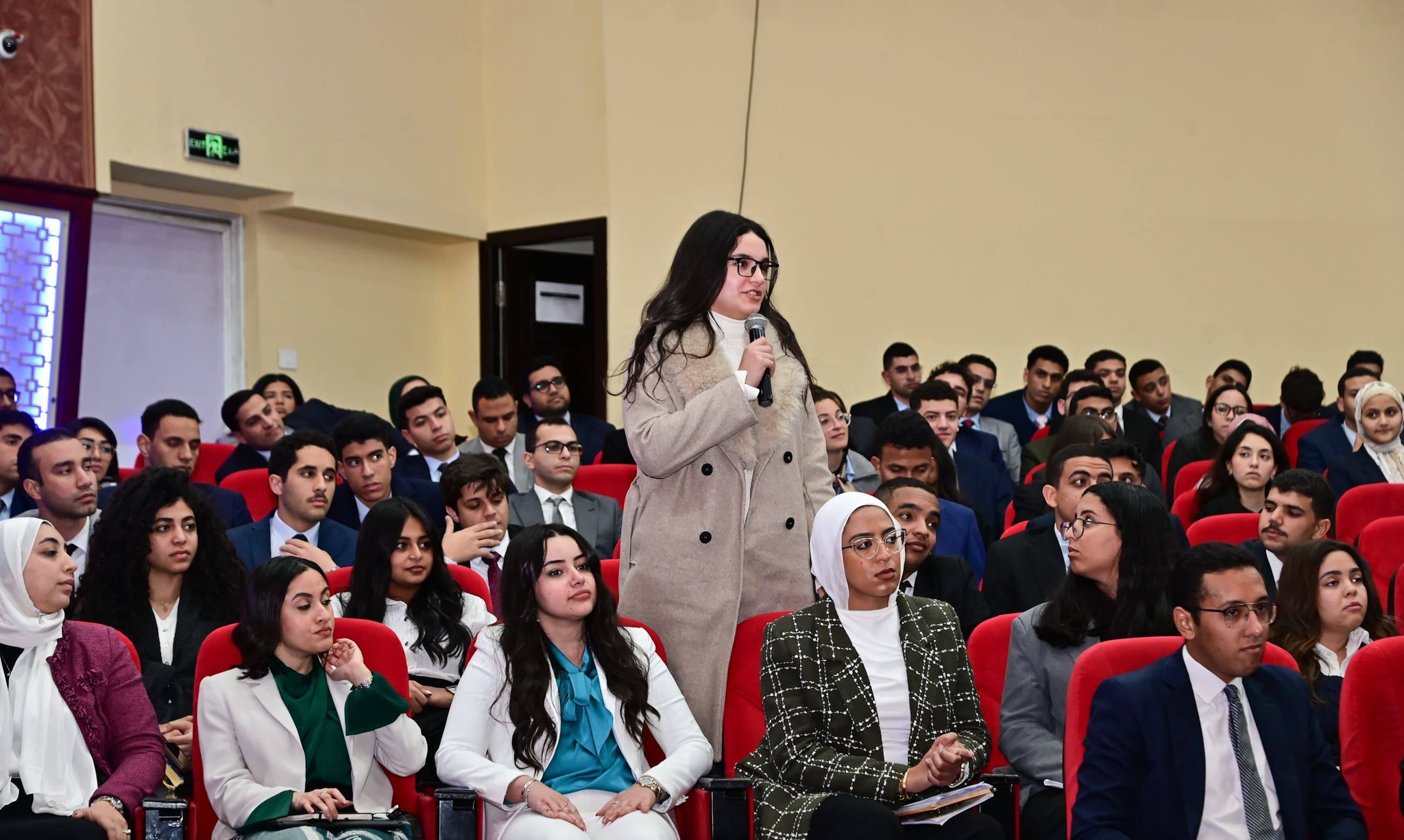 الاستماع إلى أسئلة الشباب الاستماع إلى أسئلة الشباب